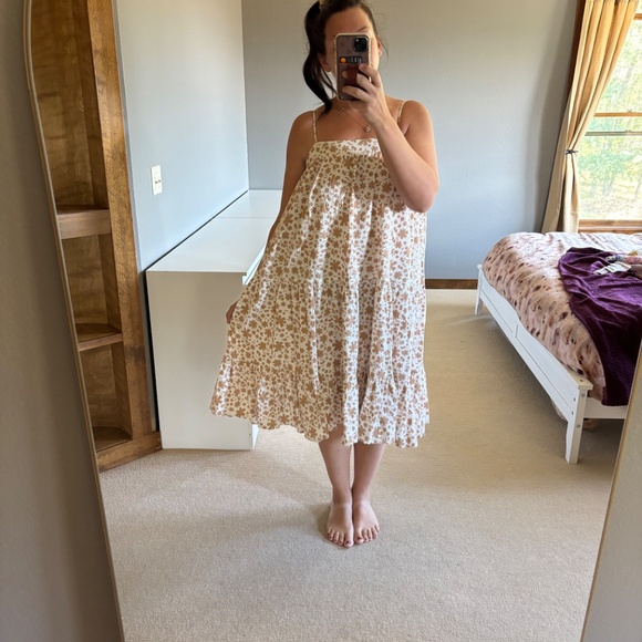 Girl and the sun dress - Picture 3 of 5